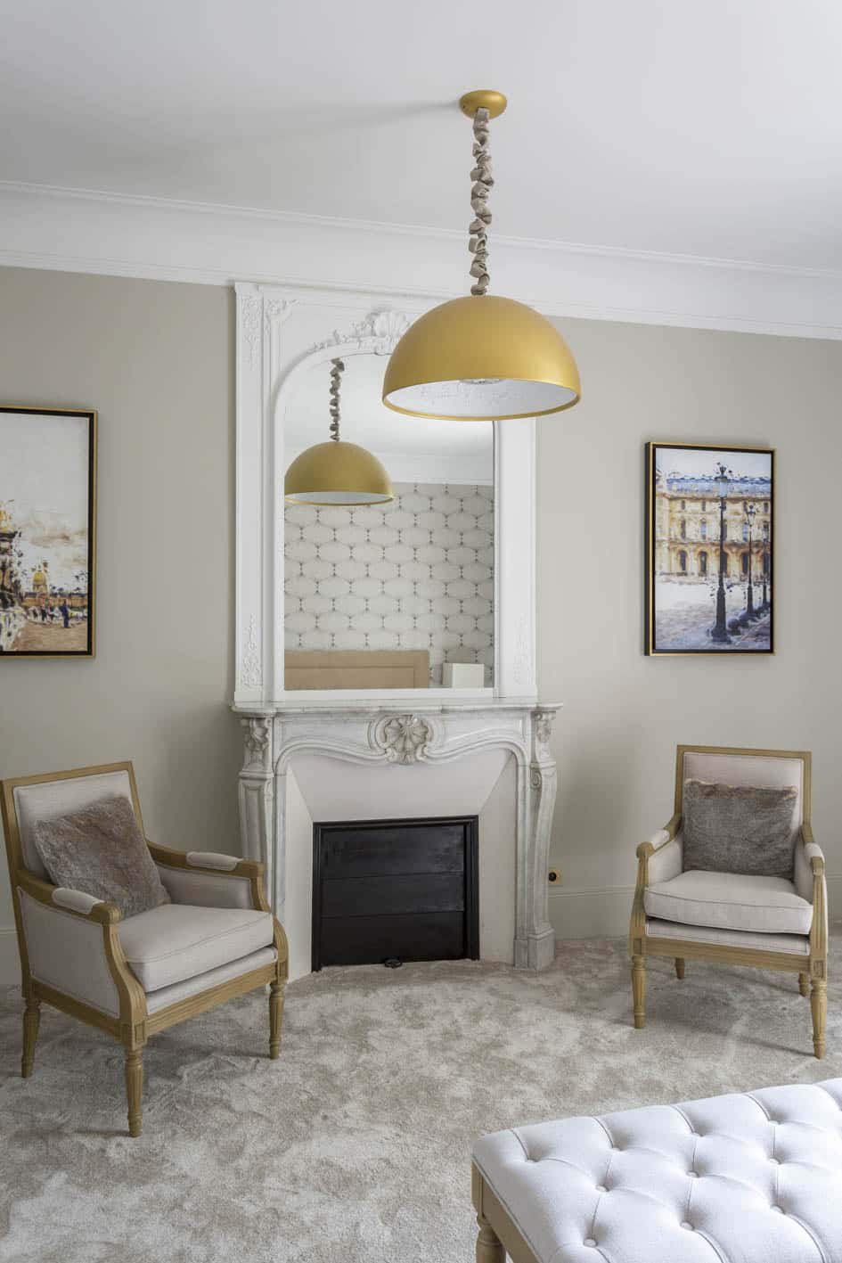 The small living room with its golden suspension, by Christiansen Design, Interior designer Yvelines and Decorator in Paris, Hauts de Seine, Provence