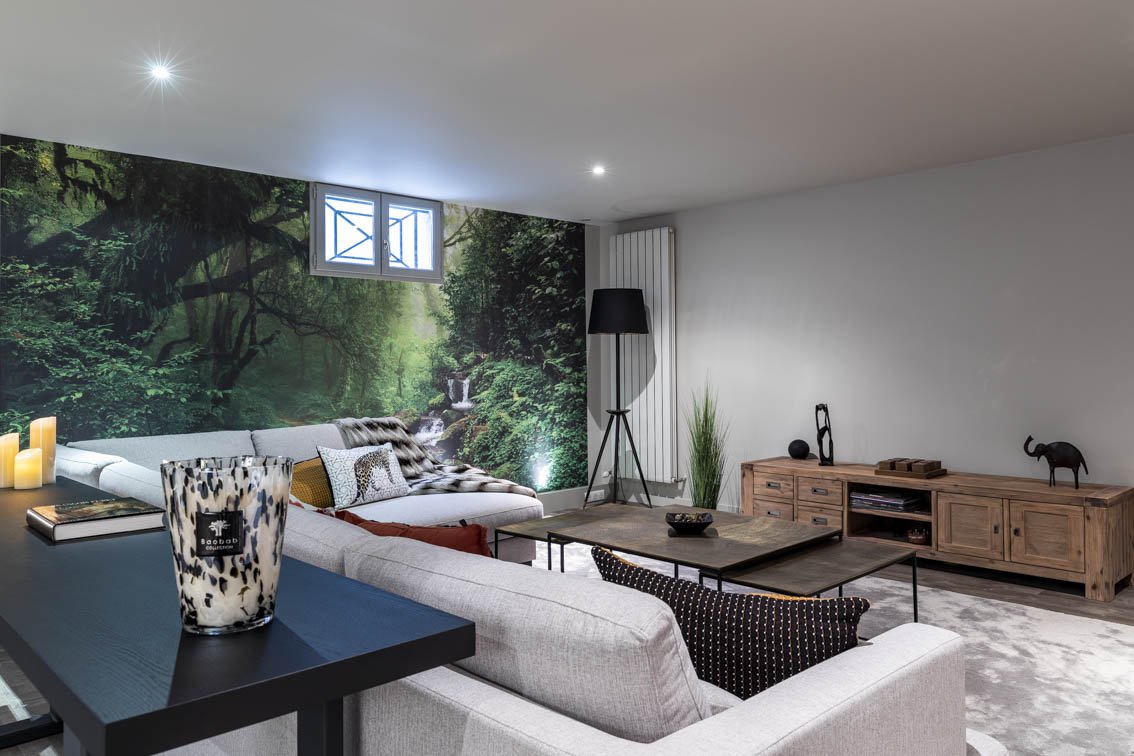 The large living room with its forest panoramic, by Christiansen Design, Interior designer in Yvelines and Decorator in Paris, Hauts de Seine, Provence