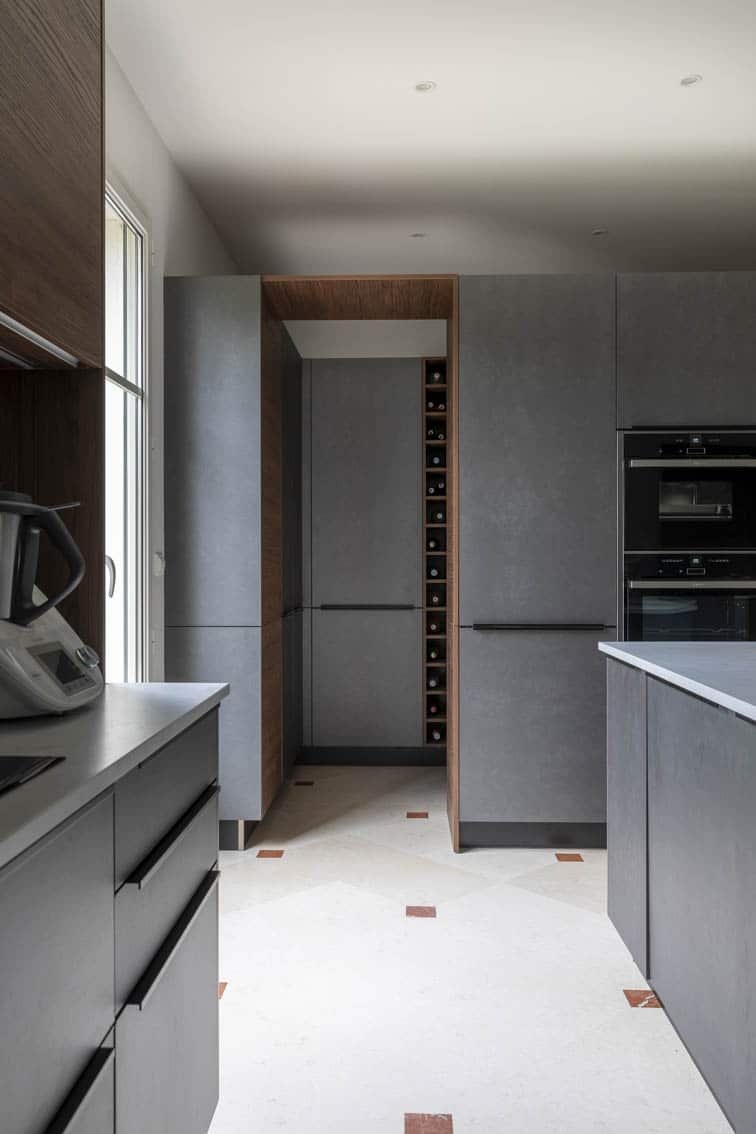 The technical area, cellar and wine cellar of the kitchen, by Christiansen Design, Interior designer in Yvelines and Decorator in Paris, Hauts de Seine, Provence