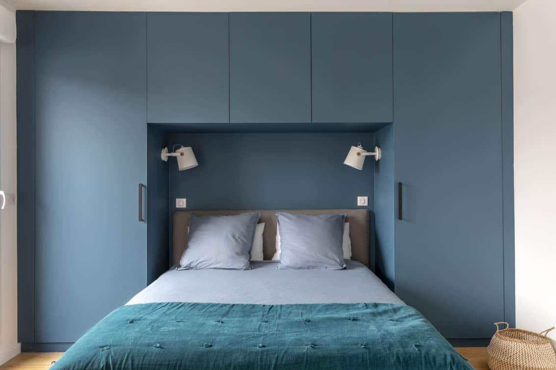 Dressing aménagement tête de lit bleuby Christiansen Design, Architecte d'intérieur Yvelines et Décorateur à Paris, Hauts de Seine, Provence